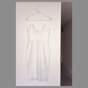 Lace bodycon white dress